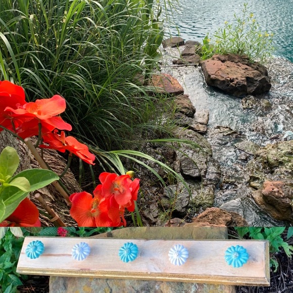 Wood Home Wall Decor/Beautiful Flower knobs. - Picture 3 of 10